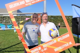 Buitensportveld Maurik geopend met... Demi Korevaar!